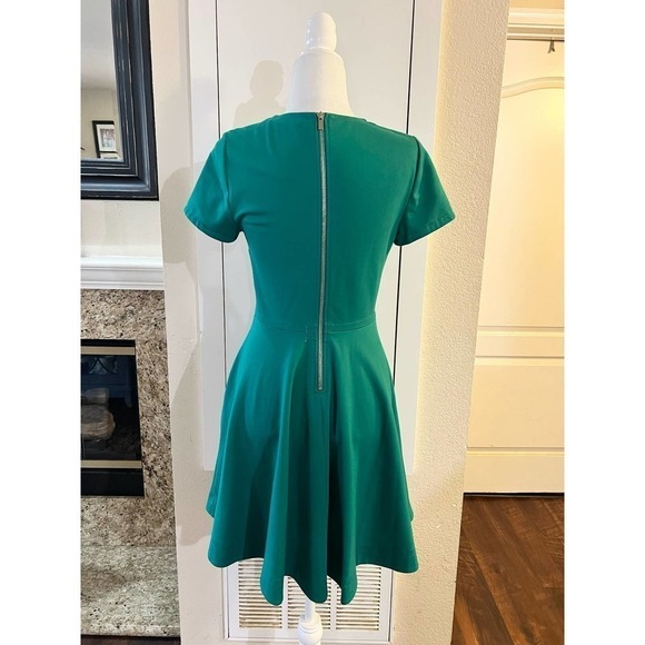 Diane Von Furstenberg - Green Short Sleeve Fit & Flare Dress - Picture 4 of 5